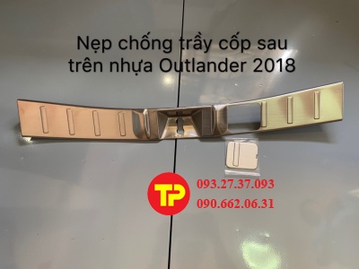 nẹp chống trầy cốp sau trên nhựa outlander 2018